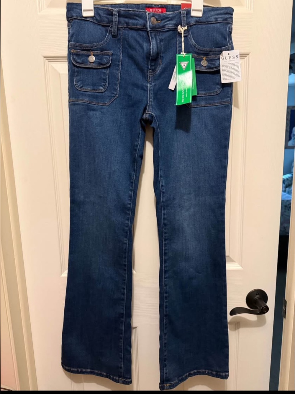 BNWT Guess Women's Dark Blue Flared JeansFront Flap Pockets, size 8/29 (29x32)